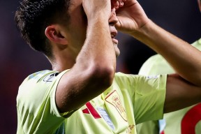 AYX-包含今夜西汉姆篮板制胜——葡超节点到来，气氛紧张，临场指挥获称赞的词条